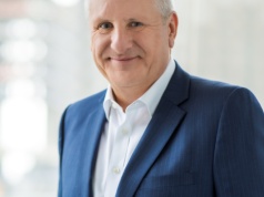 Kanadyjczycy włączają się do wyścigu po polski atom