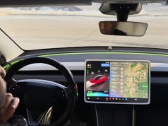 Grok, asystent AI, dostępny w Teslach na wybranych rynkach europejskich. Można indagować, można zmieniać trasy