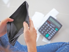 Spirala zadłużenia to nie tylko finanse. Ponad 300 prób samobójczych rocznie