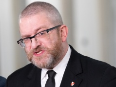 Prezes PiS: Mowy nie ma o żadnych sojuszach z partią Brauna