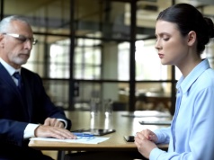 Demografia zmienia firmy. Wiek coraz częściej dzieli pracowników