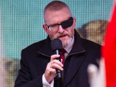 Nowy sondaż. KO na czele, wzrost poparcia dla partii Brauna