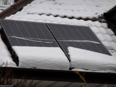 Fotowoltaika zimą. Eksperci radzą, co zrobić ze śniegiem