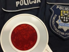 Zamiast zatrzymać się do kontroli, wjechał w zaparkowane auto