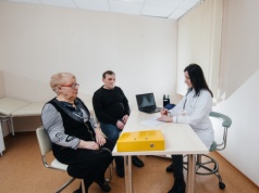 „Lekarz jest bezpiecznikiem państwa”. Polityczne zakazy nie naprawią ochrony zdrowia