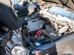 Nie musisz płacić taksówkarzowi za odpalenie auta na mrozie. Zadzwoń gdzie indziej