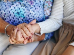 Starzejemy się skokowo dwa razy w życiu. Naukowcy podali dwie liczby