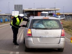 Granat na przejściu granicznym. Ewakuowano 19 osób