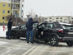 Lublin: zderzenie Dacii i Opla na skrzyżowaniu ul. Kazimierza Jagiellończyka z ul. Zygmunta Augusta