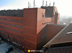 Groźna choroba w krakowskim szpitalu. Nastolatkowie wrócili z egzotycznych wakacji