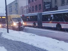 Pijani 14- latek i 16- latka wbiegli pod busa kuriera na ul. Grunwaldzkiej