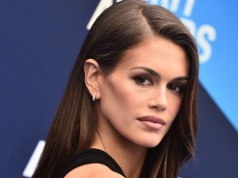 Kaia Gerber zachwyca w czerni. Wygląda jak Cindy?