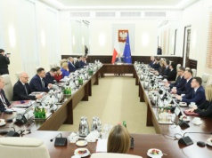 Tusk o korzyściach z programu SAFE. Jedna huta zyska 20 mld zł