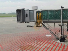 Port Polska: Sześciu oferentów na produkcję i dostawę rękawów pasażerskich