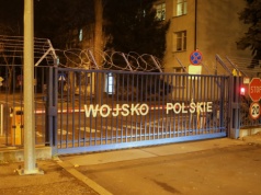 Wojsko i policja zakazują wjazdu na swoje parkingi chińskimi autami – ustaliła „Rzeczpospolita”