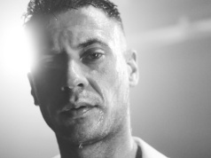 Małach zalewa Warszawę „Deszczem” – reklama w autobusach i tramwajach