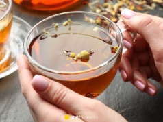 Pij wieczorem, rano skóra będzie gładsza. Pomoże na trądzik i niedoskonałości