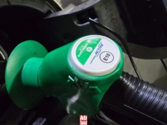 Tankujesz do pełna? Tankujesz źle. Odbicie pistoletu to ważny sygnał, żeby przestać