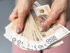 Wysoka pensja i benefity w państwowej agencji. Praca oferuje 16 tys. zł brutto