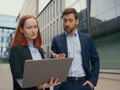 Mobbing w białych rękawiczkach. Subtelna agresja niszczy pracowników, zanim ktoś to zauważy