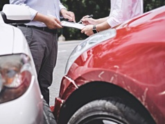 Drobna stłuczka, gigantyczny rachunek. Koszty napraw dla 20 modeli