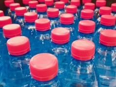 Zbadali wody mineralne z supermarketu. Połowa z toksycznymi "dodatkami"