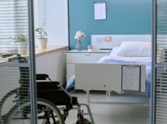 Tyle zarabia salowa w polskim szpitalu. Kwota może zdziwić wiele osób