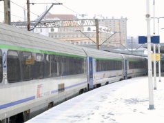 Internet, samodzielna odprawa, monitory przy okienkach. A to nie wszystko. PKP idzie na całość