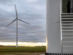 Polski prąd w 2025 roku: rozwój OZE, schyłek węgla, atom coraz bliżej