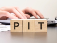Czy osoba do 26 roku życia musi składać PIT-37? Zwolnienie nie zawsze możliwe