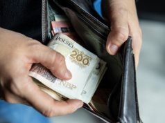 Te dane wpływają na sondaże polityczne. Oto jak się żyje Polakom