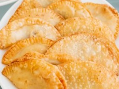 Na deser robię szwajcarskie pierożki. Słodkie nadzienie mogę wyjadać łyżkami