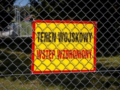 Szef Sztabu podjął decyzję. Zakaz wjazdu do jednostek wojskowych i podłączania telefonu