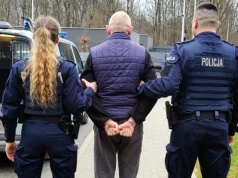 Czynna napaść na policjanta, ucieczka przed kontrolą i jazda pod wpływem alkoholu