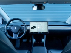 To koniec „Autopilota”. Tesla ugina się pod naporem