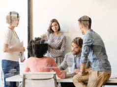 Firma nie rośnie dlatego, że wszyscy są zadowoleni. „Prezesi, którzy w kluczowych momentach byli »twardzi«, często zyskują największy szacunek”