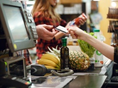 Polski konsument może i wydawać, i oszczędzać