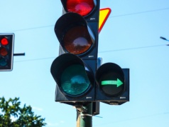 Kierowca i pieszy na zielonym. Niewiedza kosztuje 1,5 tys. zł