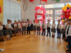 Międzypokoleniowe świętowanie. Program artystyczny dla babci i dziadka