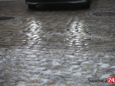 IMGW ostrzega przed oblodzeniem dróg i chodników