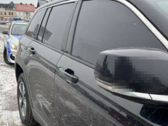 Biała Podlaska: kierowca Jeepa stracił dowód rejestracyjny za zbyt mocno przyciemnione szyby