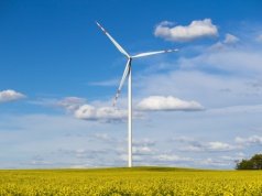 Polska osiąga 50% mocy z OZE – historyczny przełom!