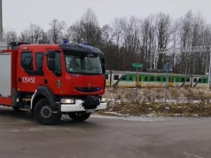 Dominika wciągnął pociąg, gdy pomagał kobiecie z wózkiem. Wiemy, jaki jest stan 17-latka