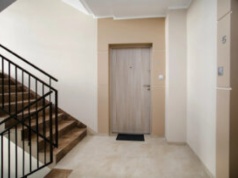 Przedmioty na klatce schodowej. Nowe kontrole i wysokie kary dla Polaków