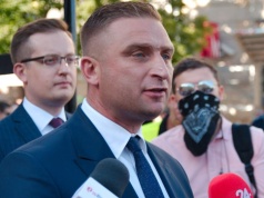 Robert Bąkiewicz w domu kultury. „Jawna obraza i pogarda”