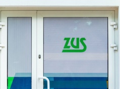 Wyszła z domu na pogrzeb, a ZUS odebrał jej zasiłek. Sąd orzekł jednoznacznie, wyrok da nadzieję wielu Polakom