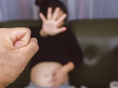 31-latek bił młotkiem i przypalał zapalniczką kobietę w siódmym miesiącu ciąży