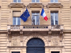Prezes Banku Francji broni płatności gotówkowych. "To podstawowe prawo obywateli"