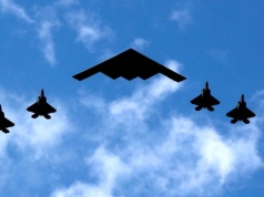 Bezprecedensowa armada w drodze na Bliski Wschód. Raptory i F-35 nad Europą