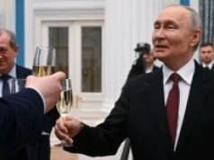 Patrzymy w złym kierunku. Negocjacje ws. Ukrainy toczą się gdzie indziej